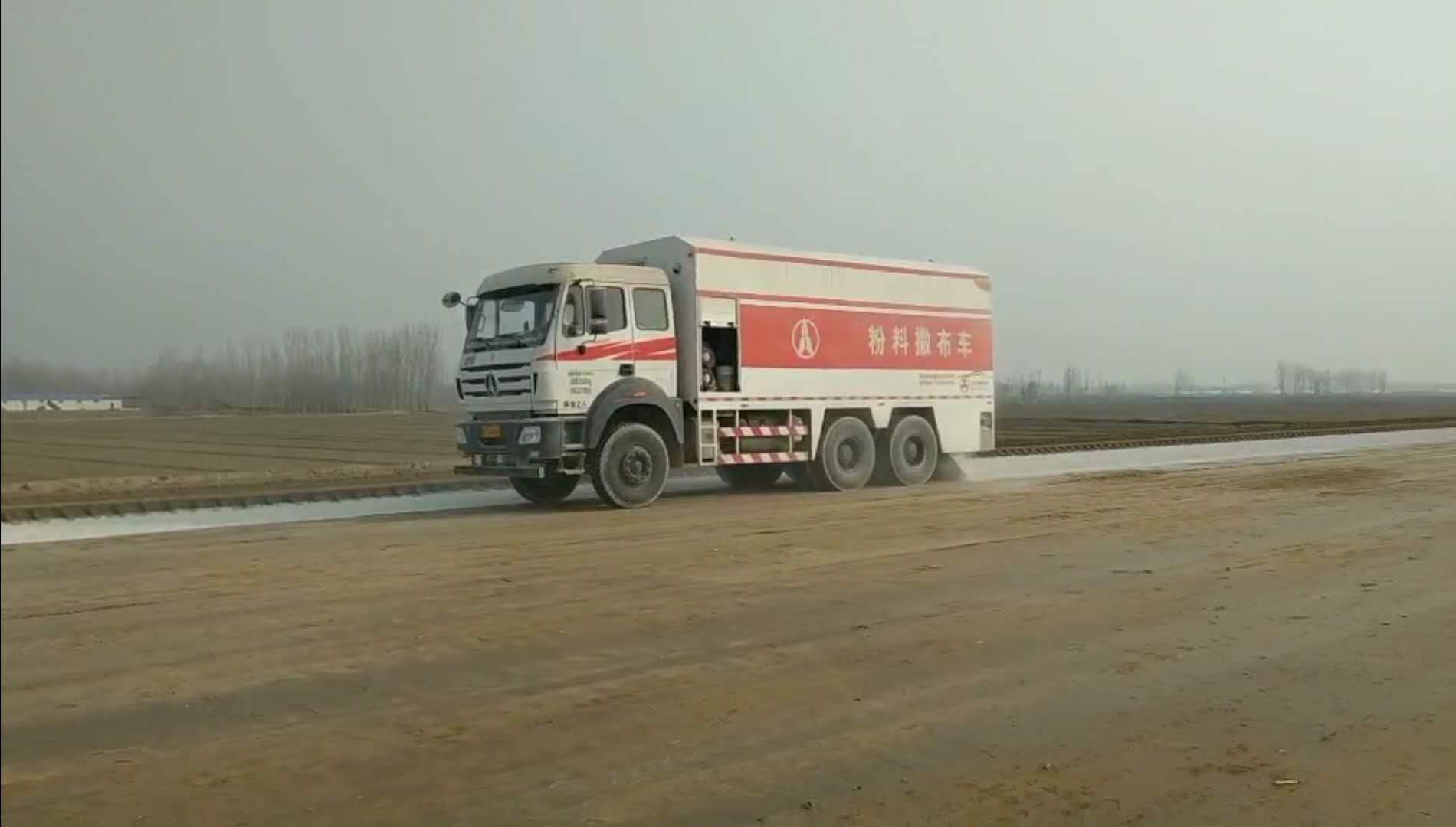 瀝青水泥撒布車?yán)锩娴臑r青噴不出來是什么原因？